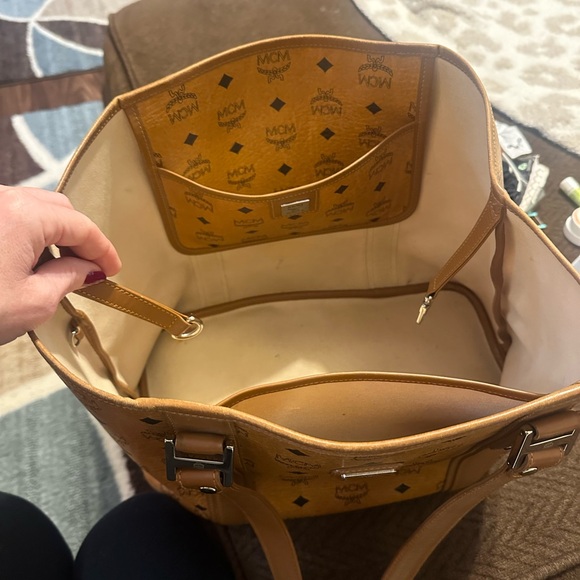 MCM authentic purse perfect condition - Picture 2 of 6